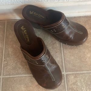 Self Esteem size 8 brown platform clogs